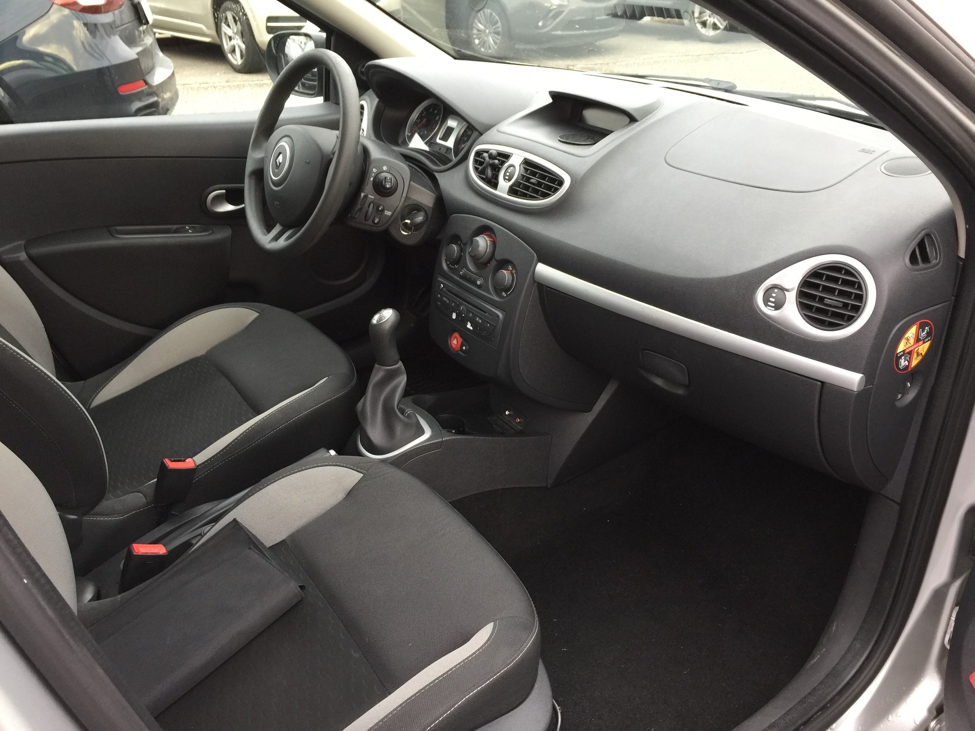 RENAULT Clio 1.2 16V Expression-image-10