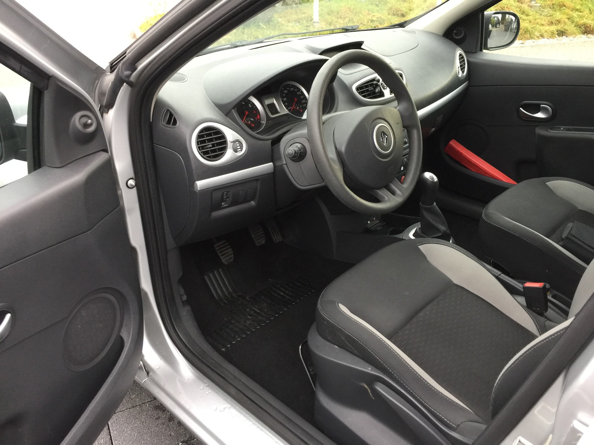 RENAULT Clio 1.2 16V Expression-image-11