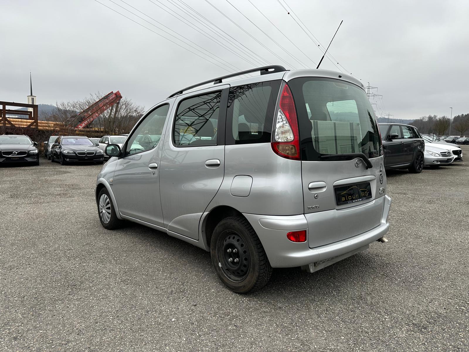 TOYOTA Yaris Verso 1.3 Linea Sol-image-2