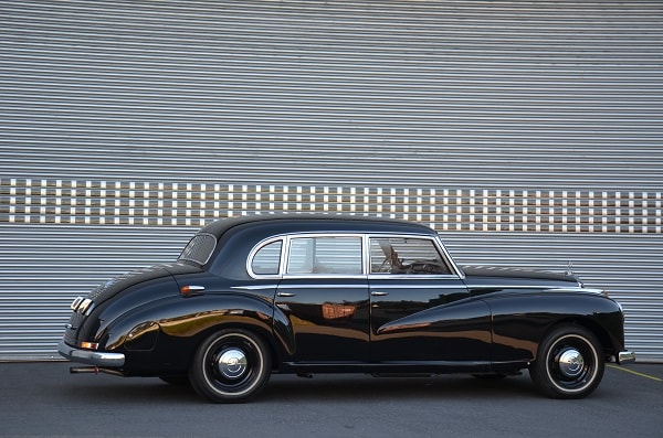MERCEDES-BENZ Adenauer-showroom-element-2