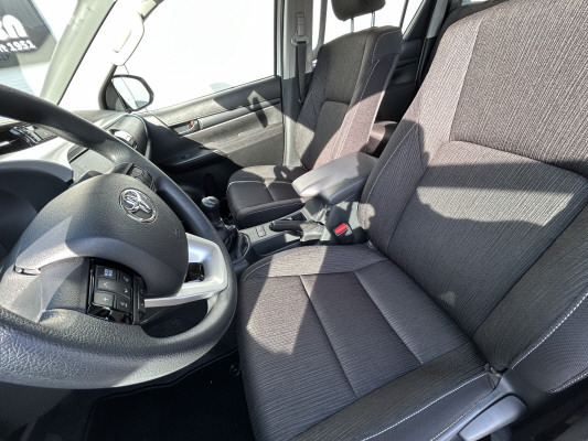 TOYOTA Hilux 2.8d Comf. DC 4x4-image-7