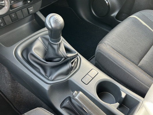 TOYOTA Hilux 2.8d Comf. DC 4x4-image-12