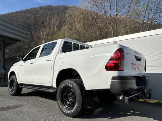 TOYOTA Hilux 2.8d Comf. DC 4x4-image-3