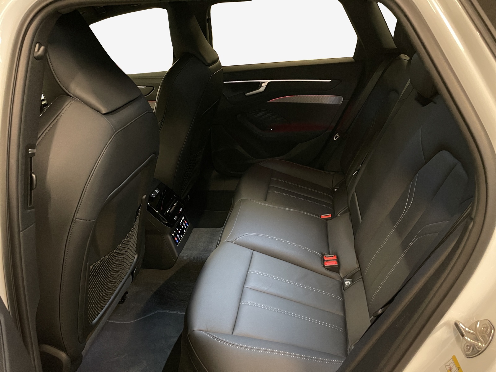 AUDI A6 Avant TDI quattro 150 kW S tronic-image-11