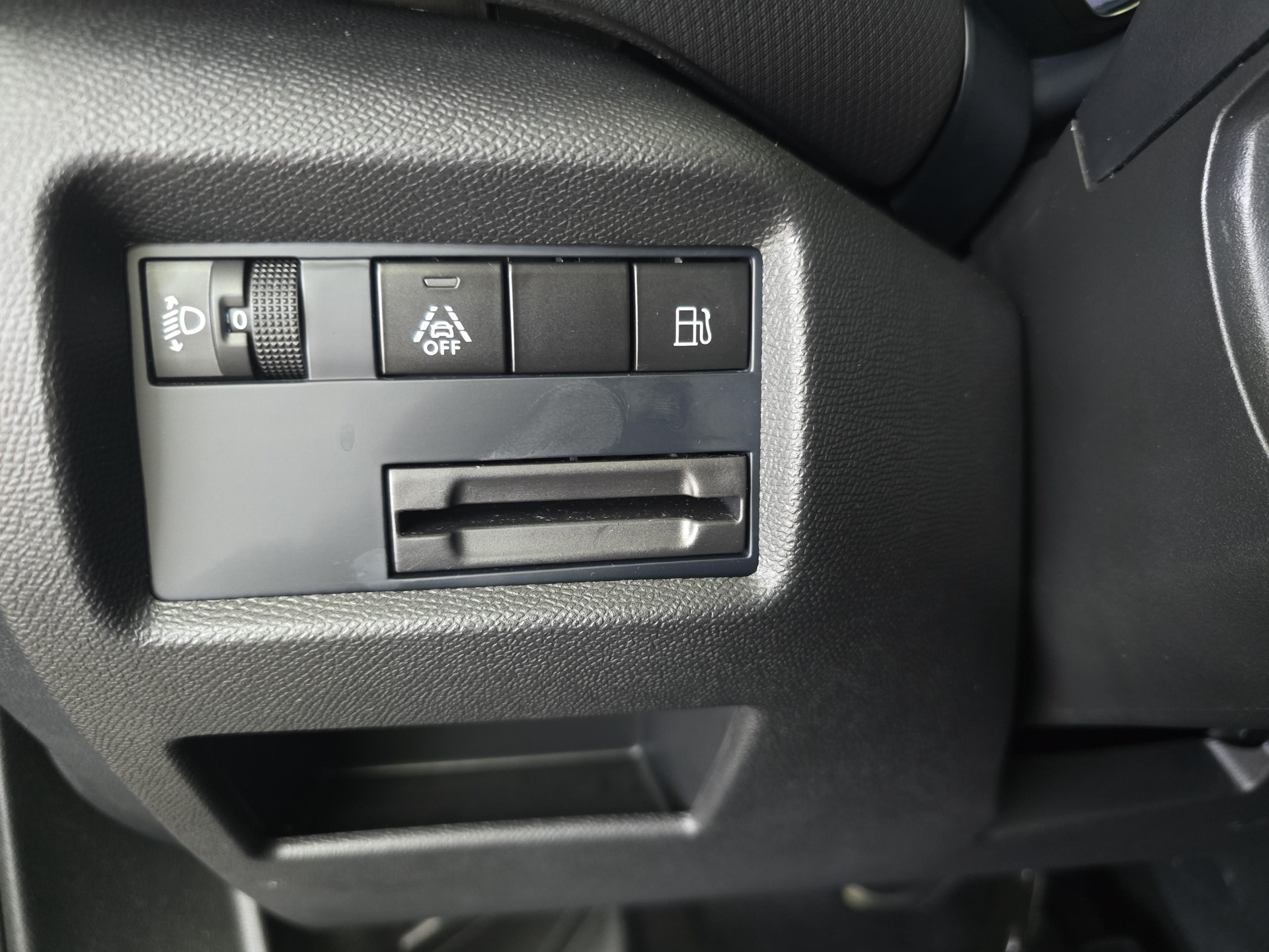 CITROEN C5 Aircross 1.6 Plug-in Hybrid Shine-image-16