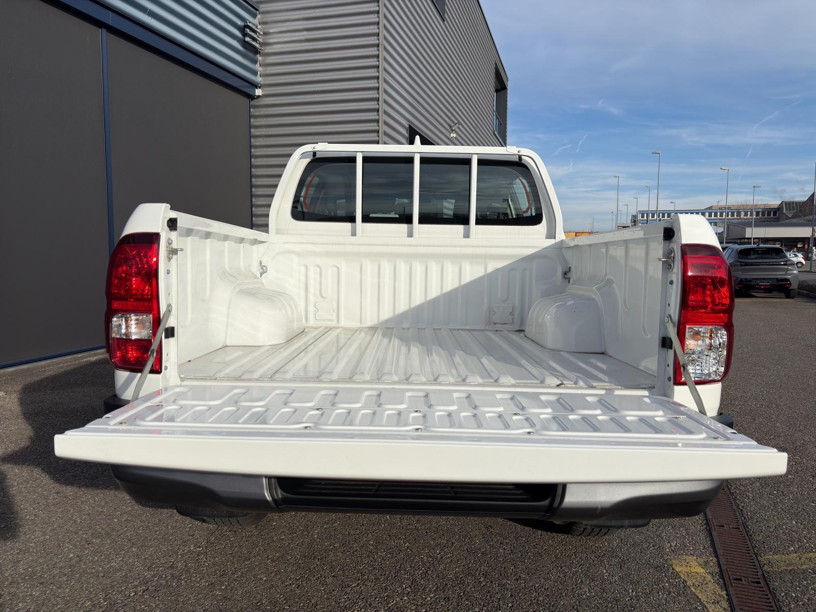 TOYOTA Hilux Double Cab.-Pick-up 2.8 D-4D 204 Comfort-image-13
