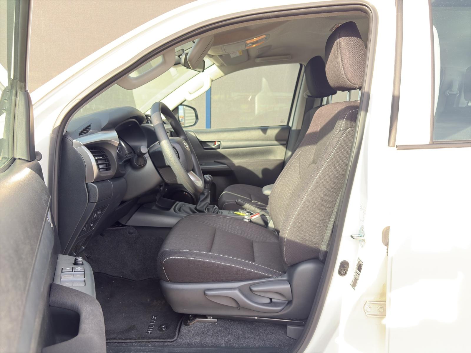 TOYOTA Hilux Double Cab.-Pick-up 2.8 D-4D 204 Comfort-image-9