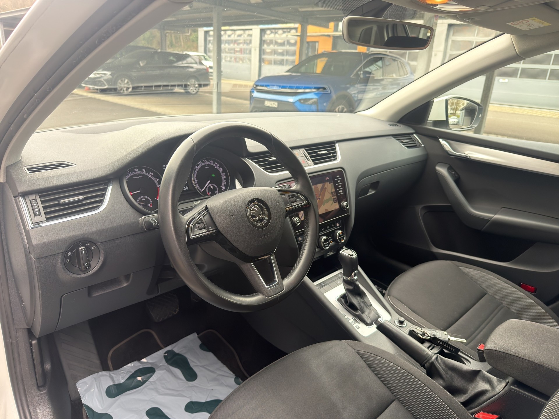 SKODA Octavia Combi 2.0 TDI Ambition 4x4 DSG-image-9