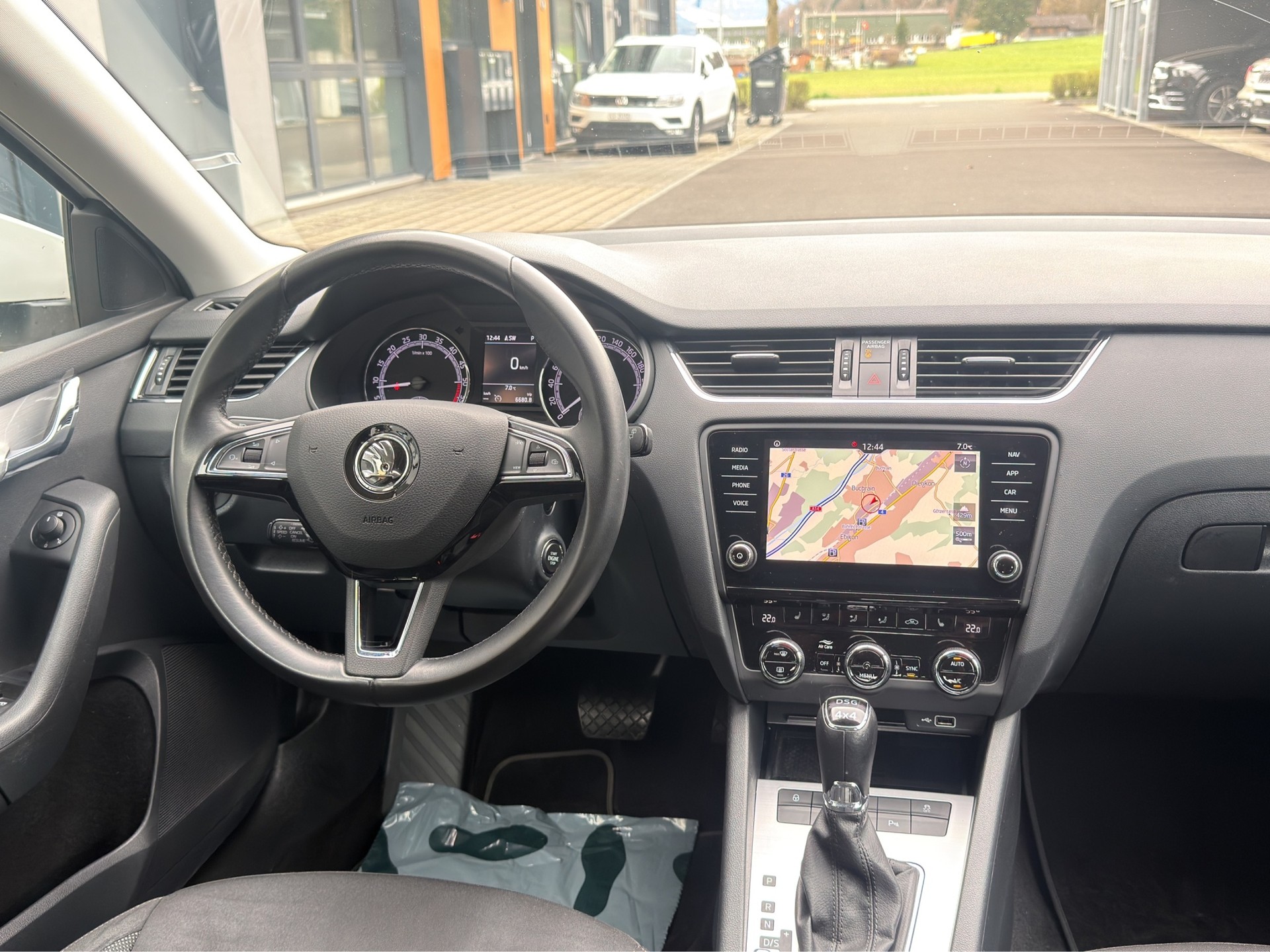 SKODA Octavia Combi 2.0 TDI Ambition 4x4 DSG-image-12