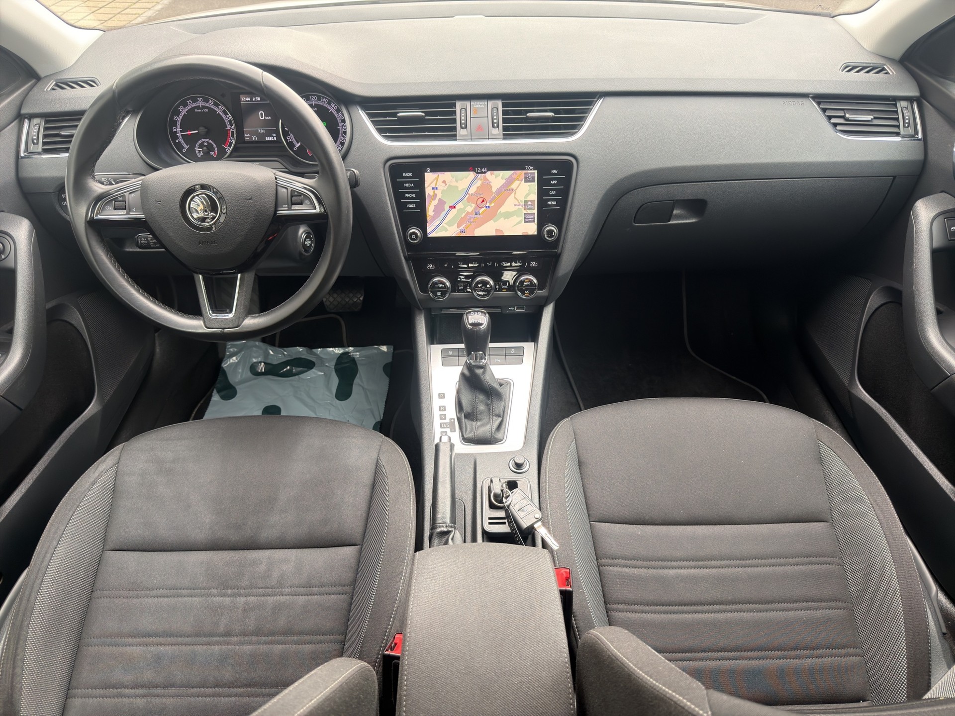 SKODA Octavia Combi 2.0 TDI Ambition 4x4 DSG-image-8
