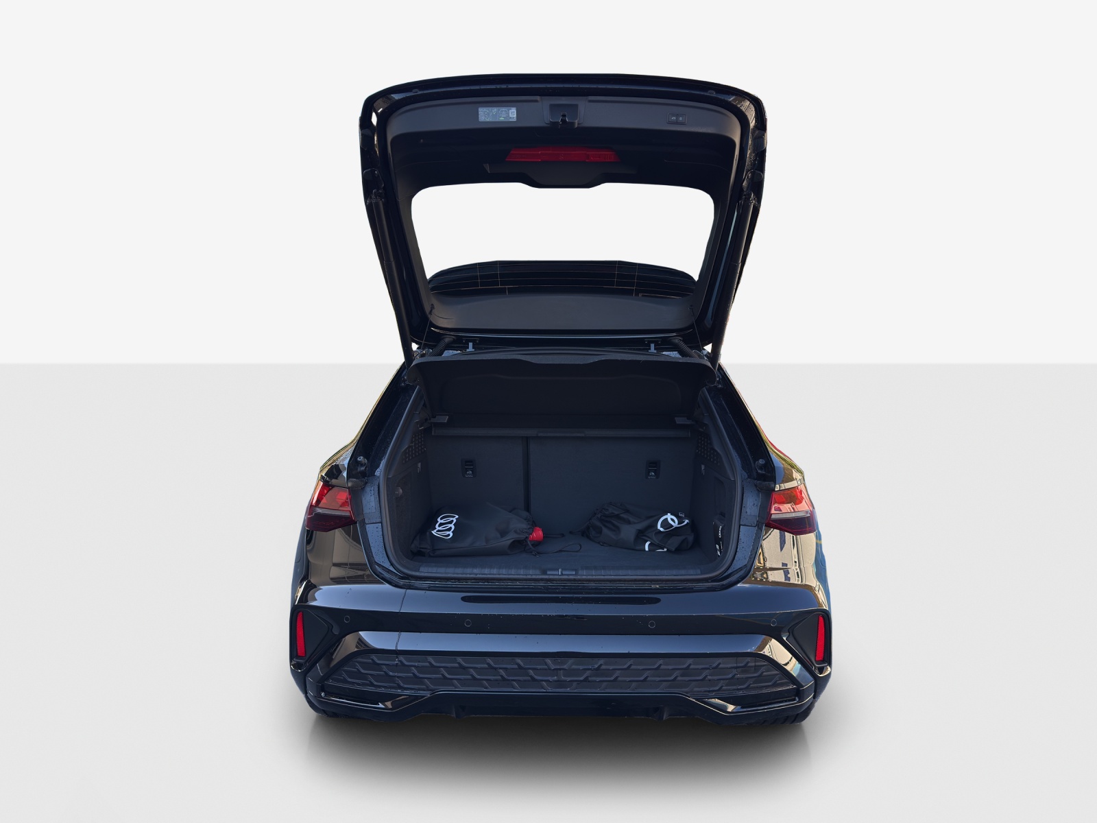 AUDI A3 Sportback TFSI e 200 kW S line S tronic-image-12