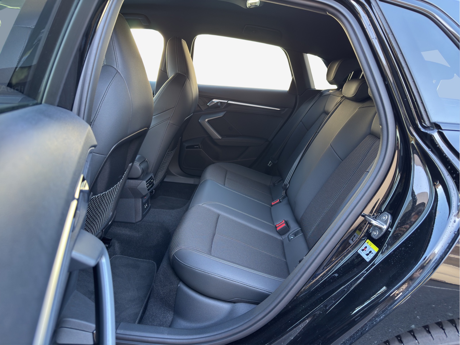 AUDI A3 Sportback TFSI e 200 kW S line S tronic-image-11