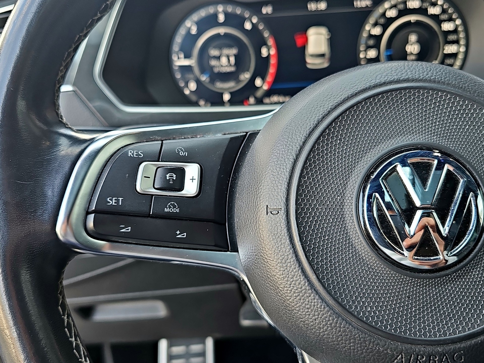 VW Tiguan 2.0 TDI SCR Highline 4Motion DSG-image-16