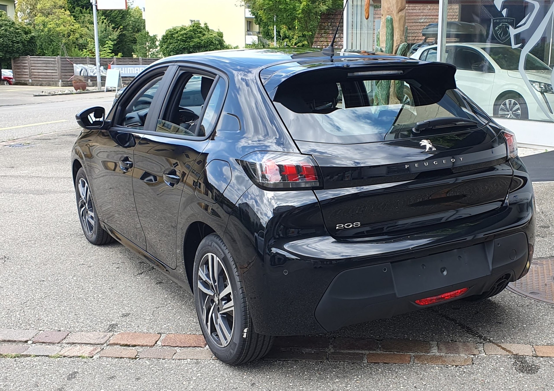 PEUGEOT 208 MHEV Allure Premium Helvetia (419)-image-1