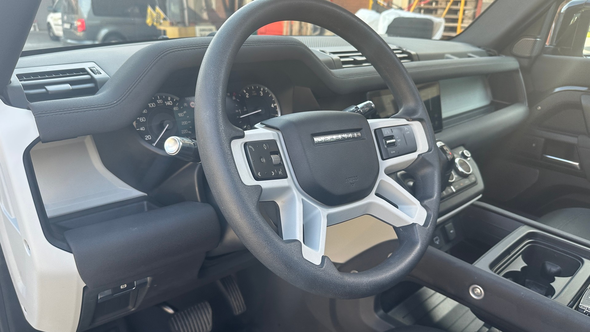 LAND ROVER Defender 110 D200 SD4 AT8-image-14