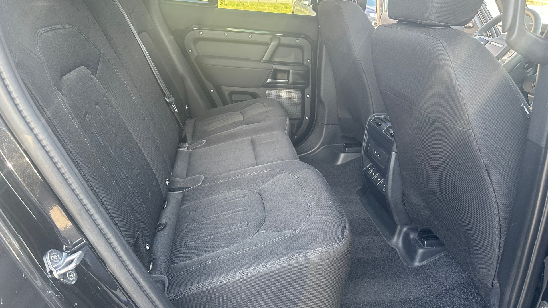 LAND ROVER Defender 110 D200 SD4 AT8-image-10