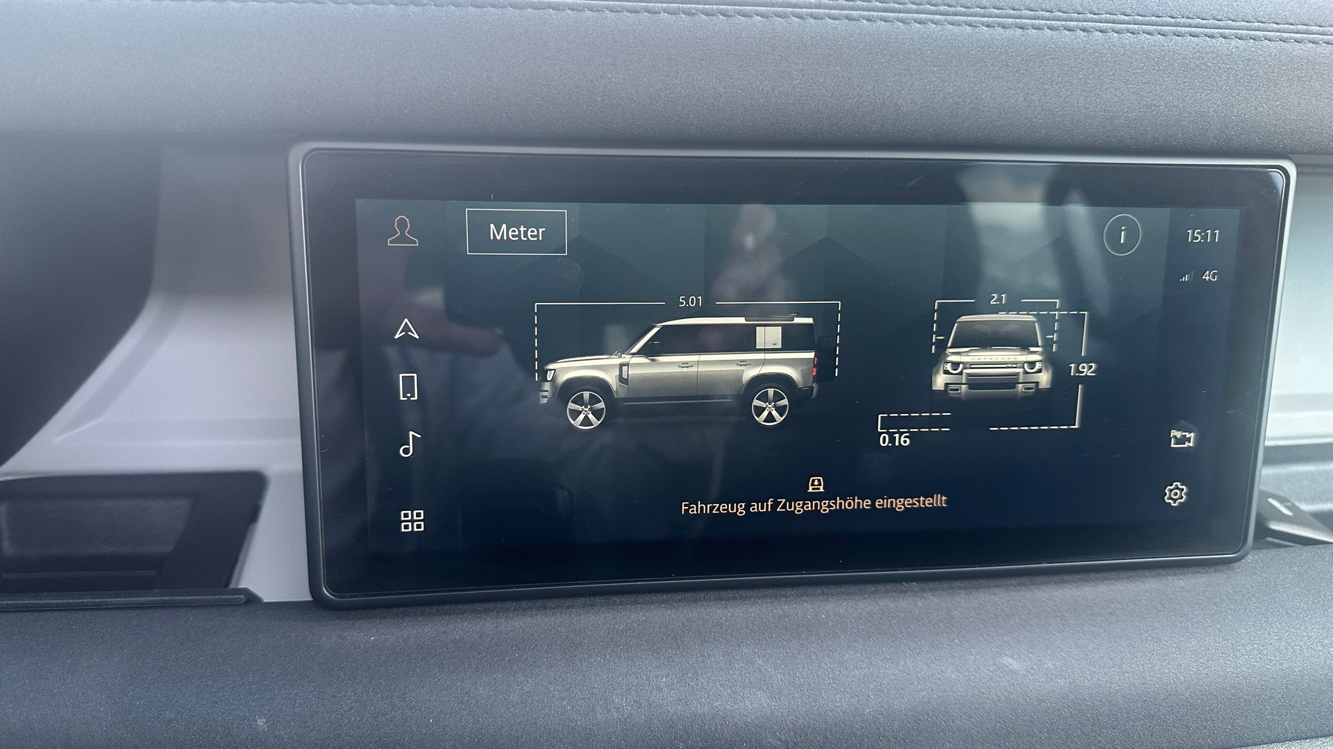 LAND ROVER Defender 110 D200 SD4 AT8-image-12