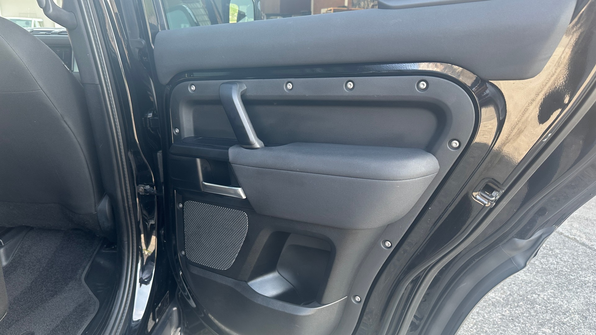 LAND ROVER Defender 110 D200 SD4 AT8-image-8