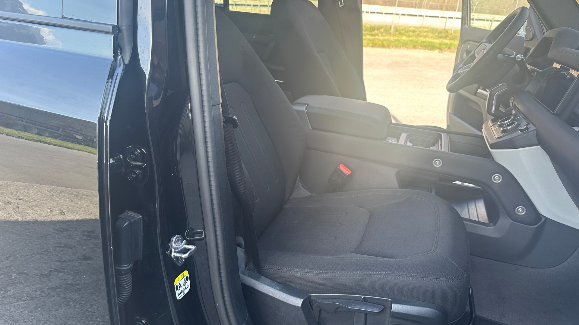 LAND ROVER Defender 110 D200 SD4 AT8-image-7