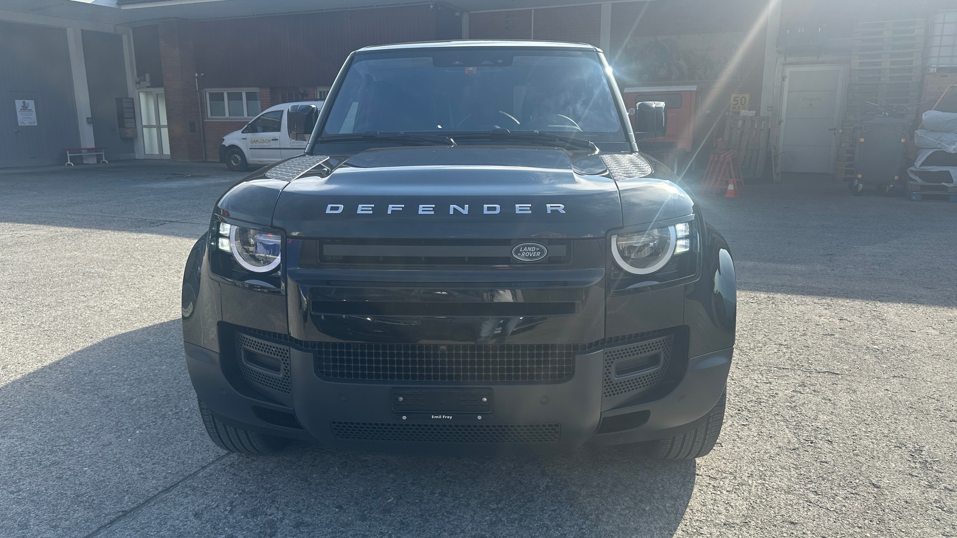LAND ROVER Defender 110 D200 SD4 AT8-image-4