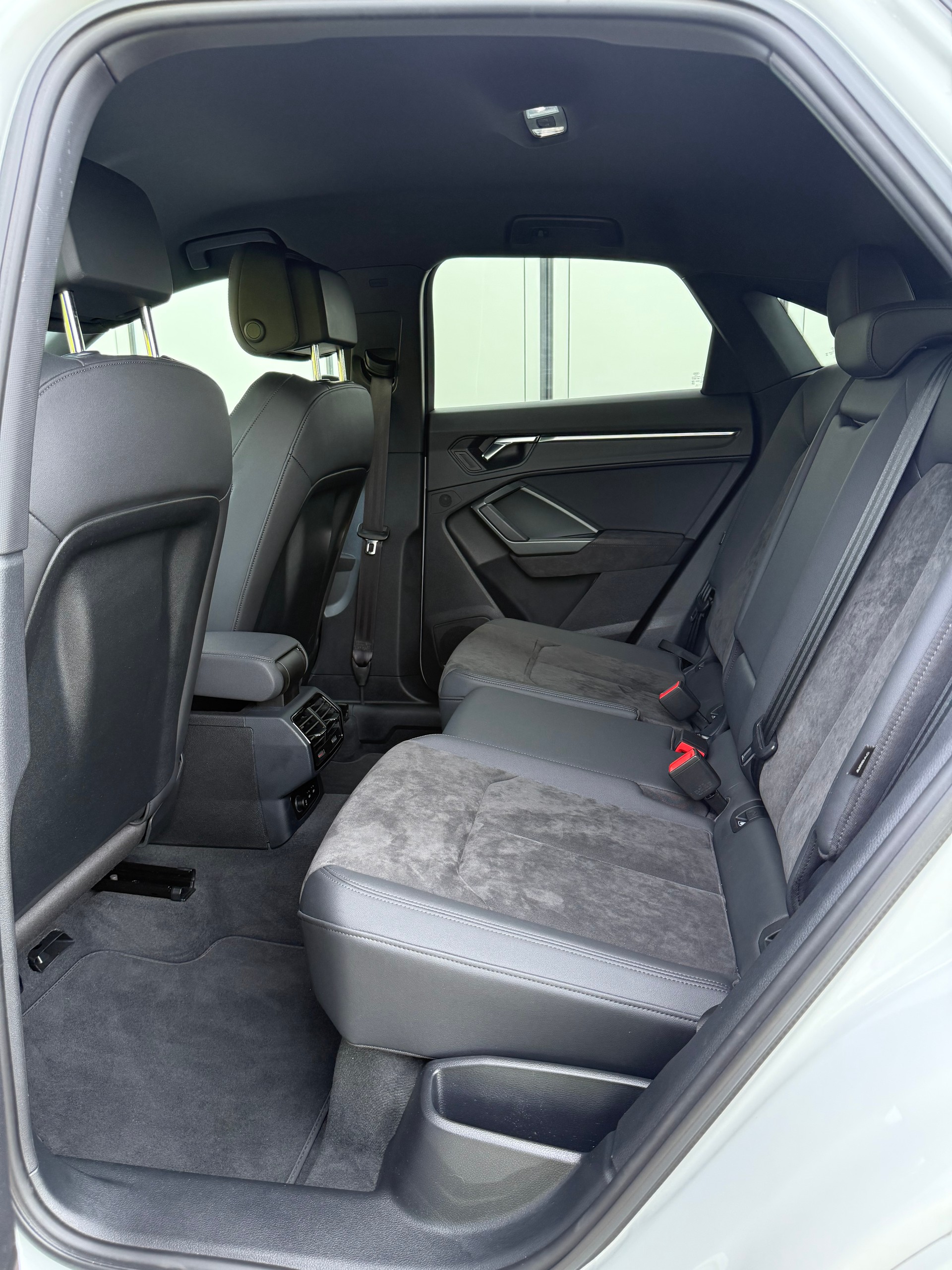 AUDI RS Q3 Sportback quattro S tronic-image-15