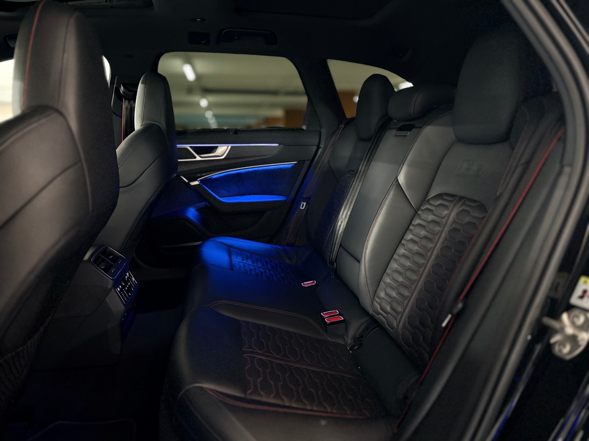 AUDI RS6 Avant 4.0 TFSI V8 quattro-image-13