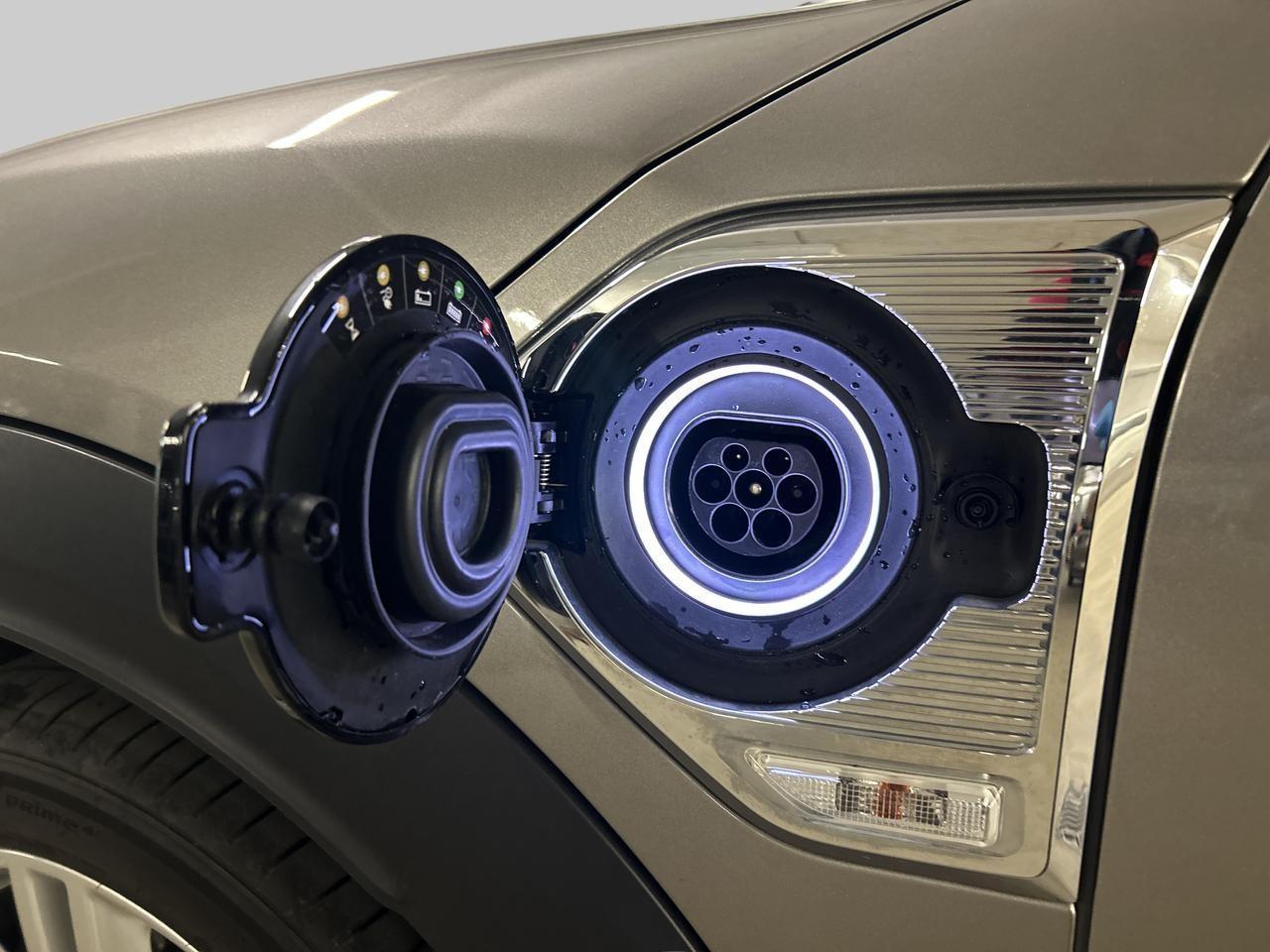 MINI Countryman F60 1.5i Cooper SE ALL4-image-11