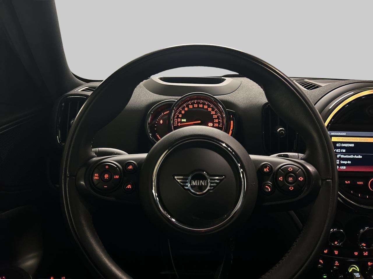 MINI Countryman F60 1.5i Cooper SE ALL4-image-15