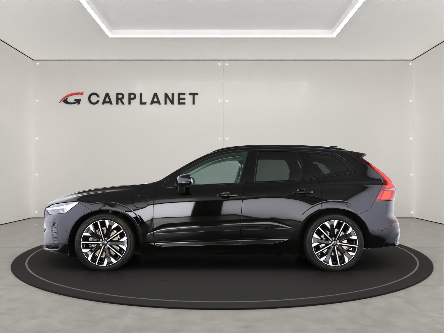 VOLVO XC60 2.0 T6 TE Ultra Dark eAWD-image-1