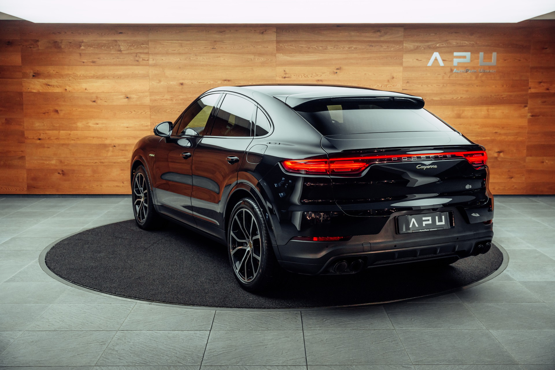 PORSCHE Cayenne Coupé E-Hybrid-image-2