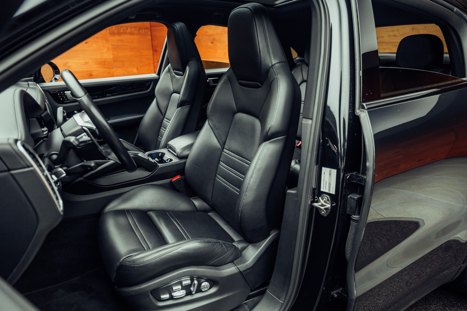 PORSCHE Cayenne Coupé E-Hybrid-image-6
