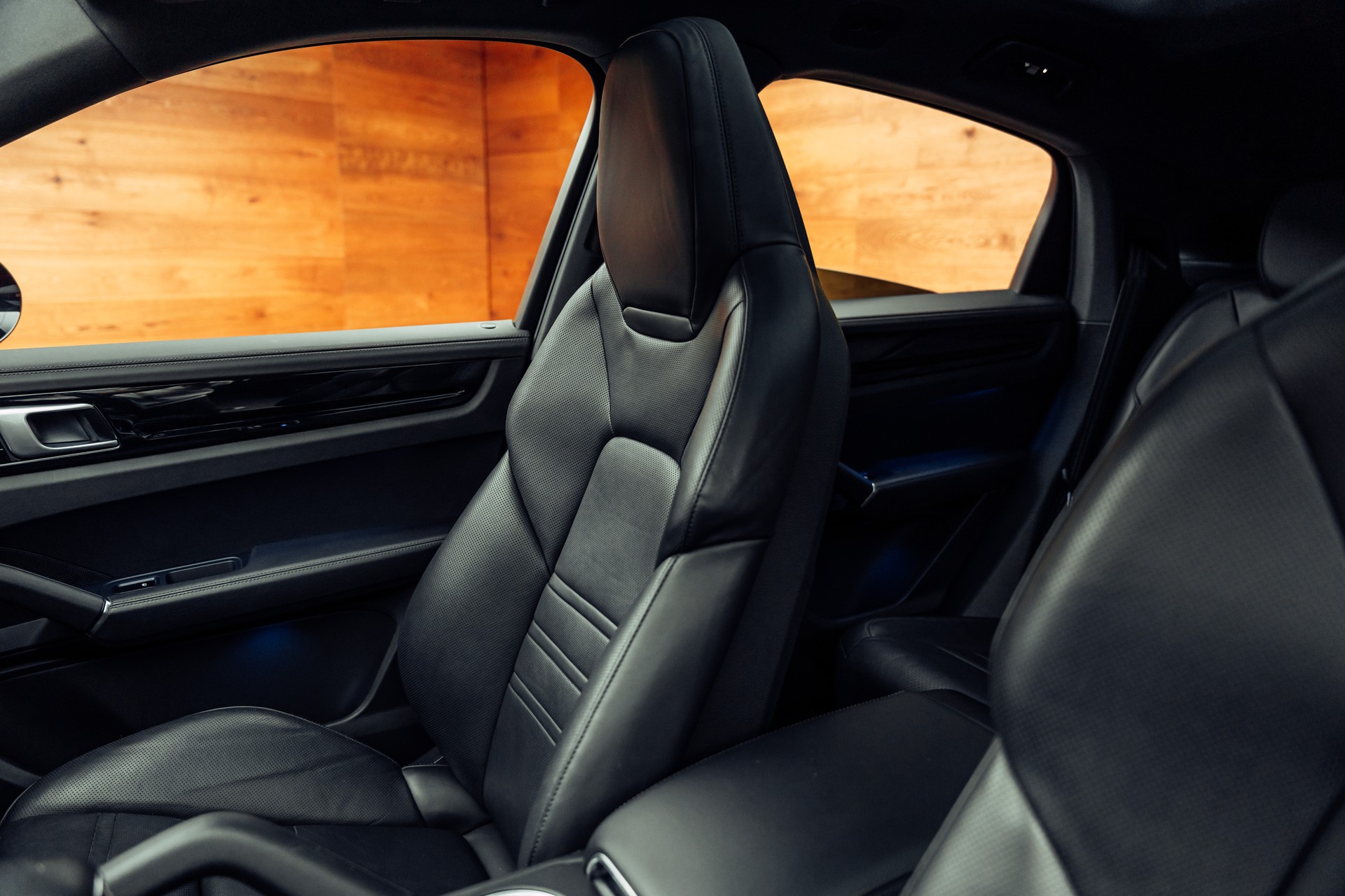 PORSCHE Cayenne Coupé E-Hybrid-image-7