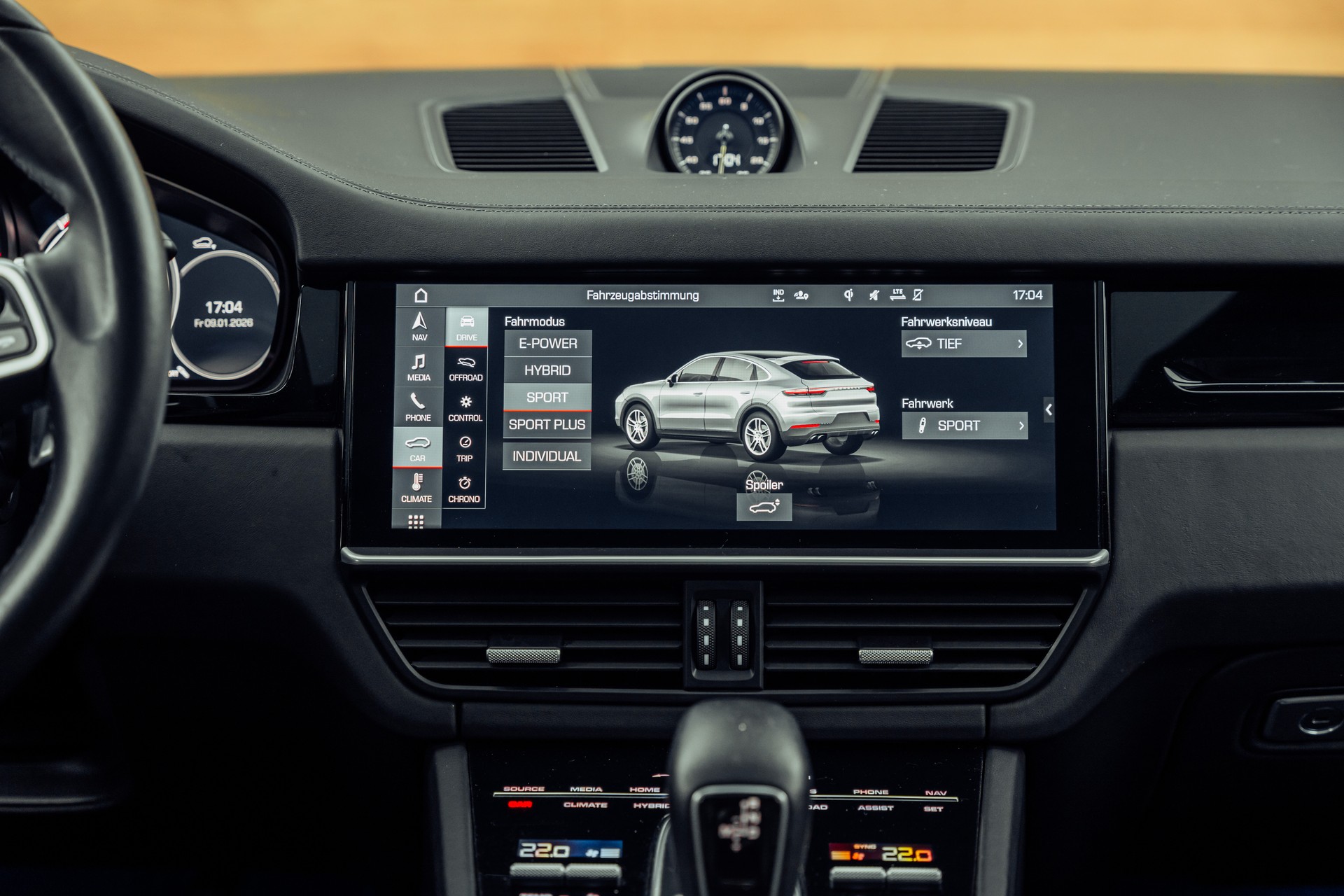 PORSCHE Cayenne Coupé E-Hybrid-image-13