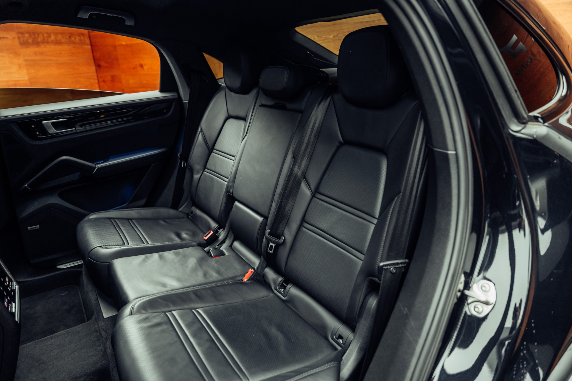 PORSCHE Cayenne Coupé E-Hybrid-image-8