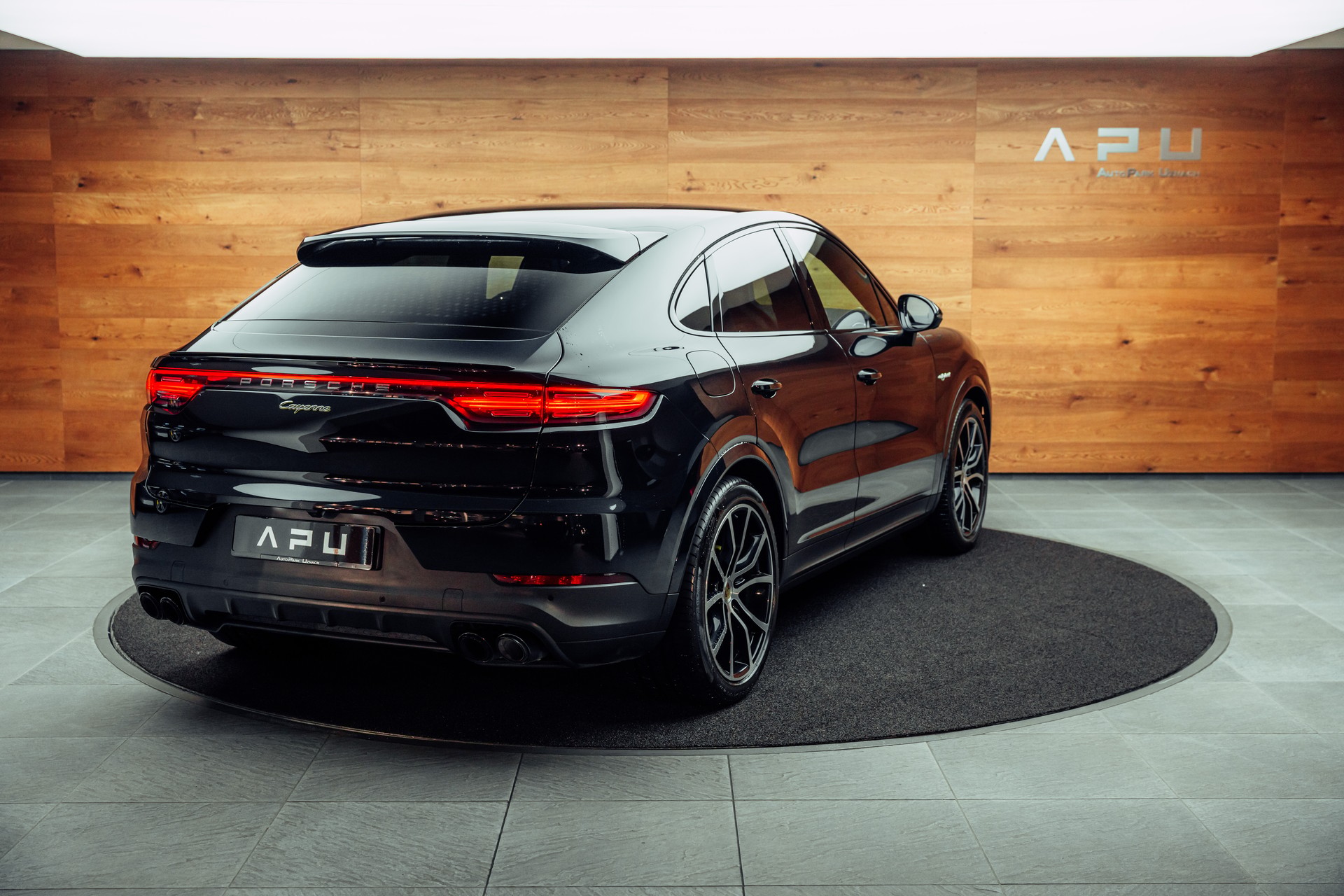 PORSCHE Cayenne Coupé E-Hybrid-image-1