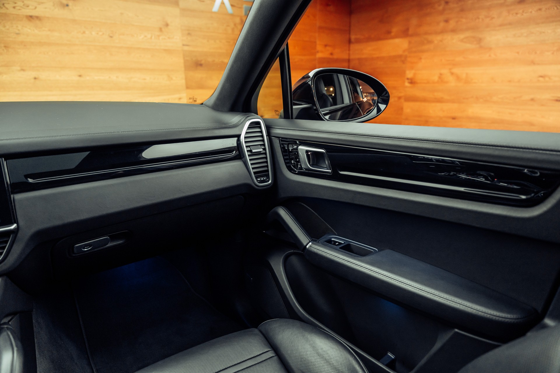 PORSCHE Cayenne Coupé E-Hybrid-image-10