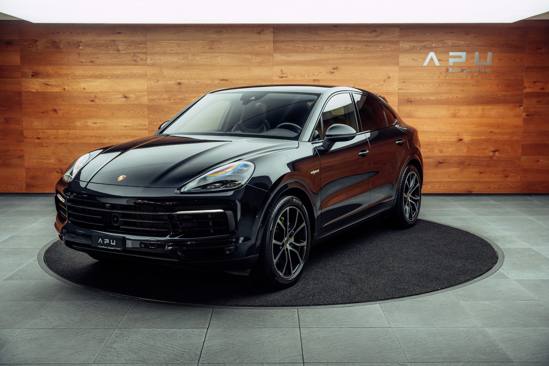 PORSCHE Cayenne Coupé E-Hybrid-image-3