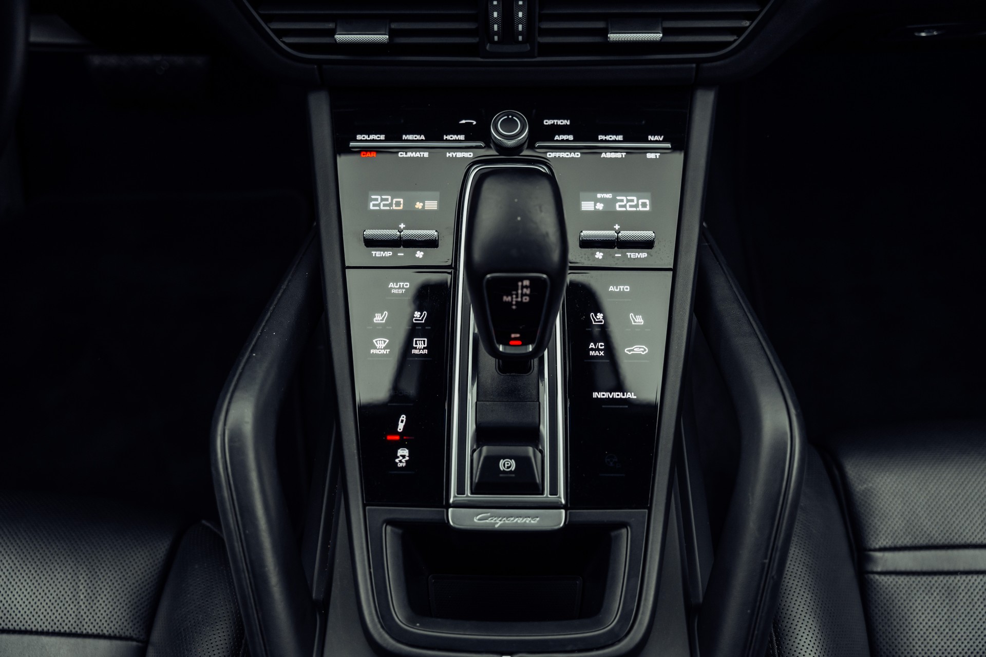 PORSCHE Cayenne Coupé E-Hybrid-image-12