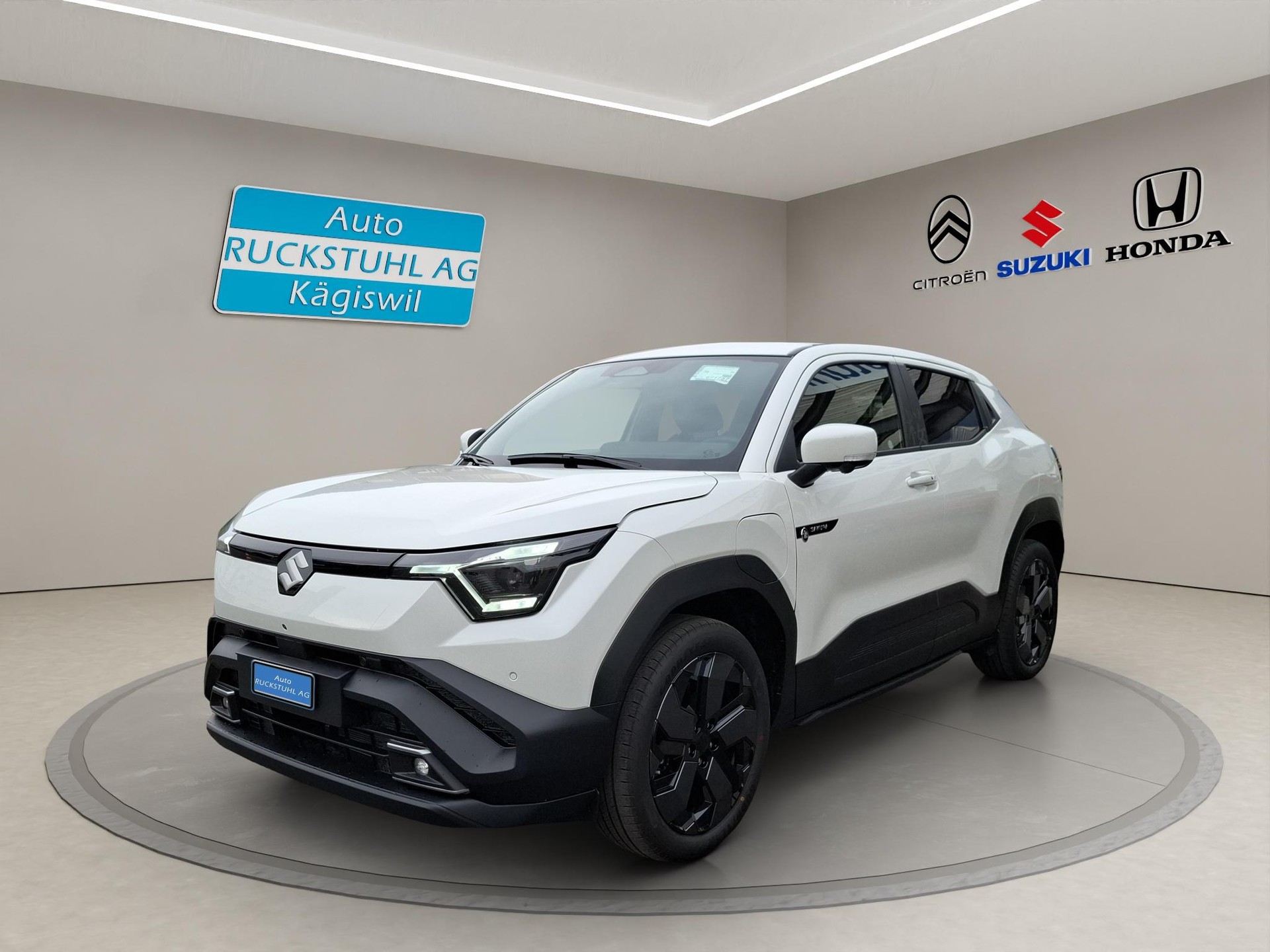 SUZUKI e Vitara Sakura Top 4x4-image-0