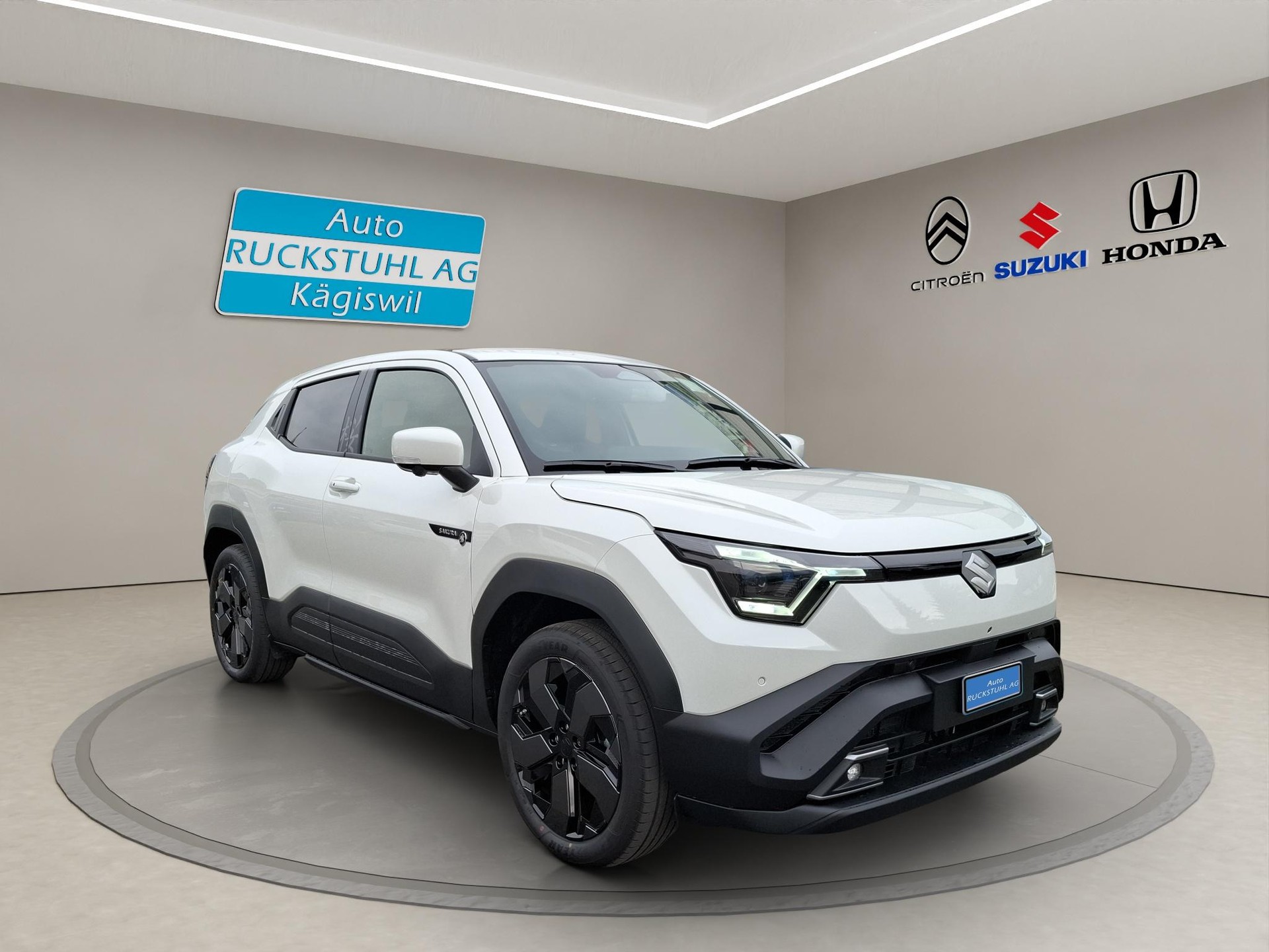 SUZUKI e Vitara Sakura Top 4x4-image-1