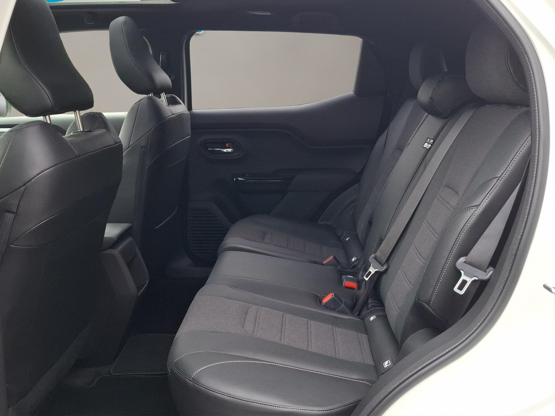 SUZUKI e Vitara Sakura Top 4x4-image-9