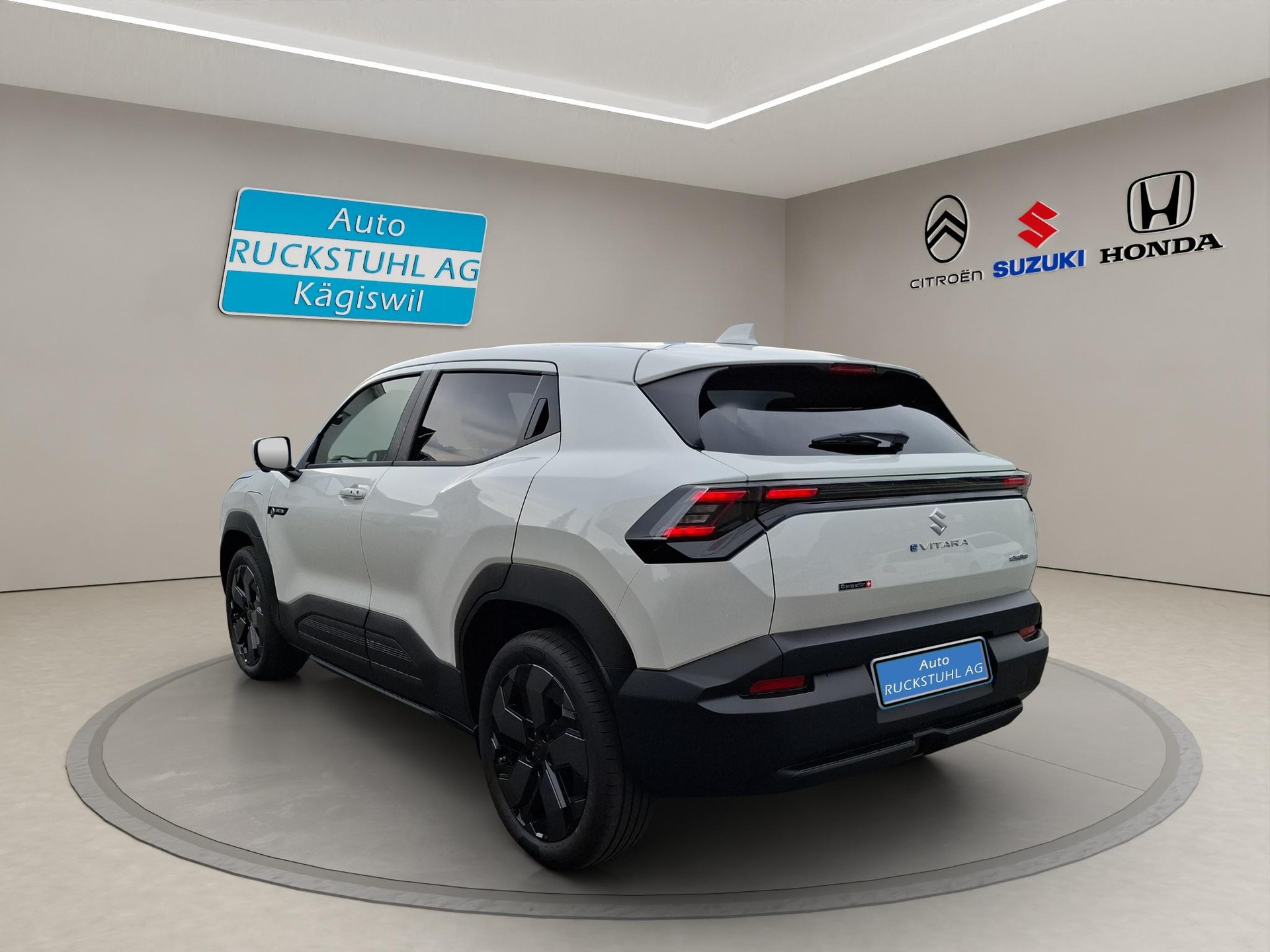 SUZUKI e Vitara Sakura Top 4x4-image-4