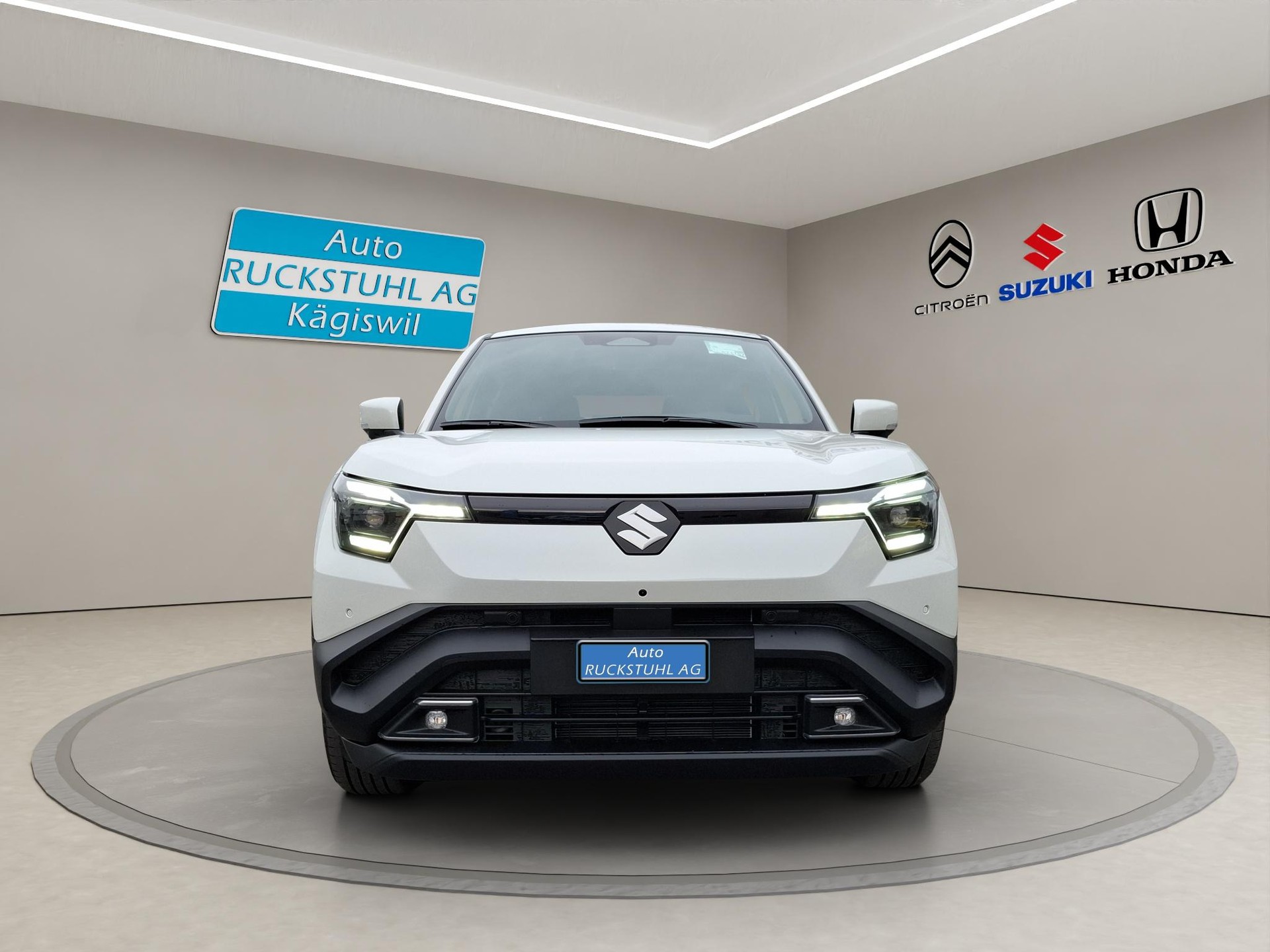 SUZUKI e Vitara Sakura Top 4x4-image-2