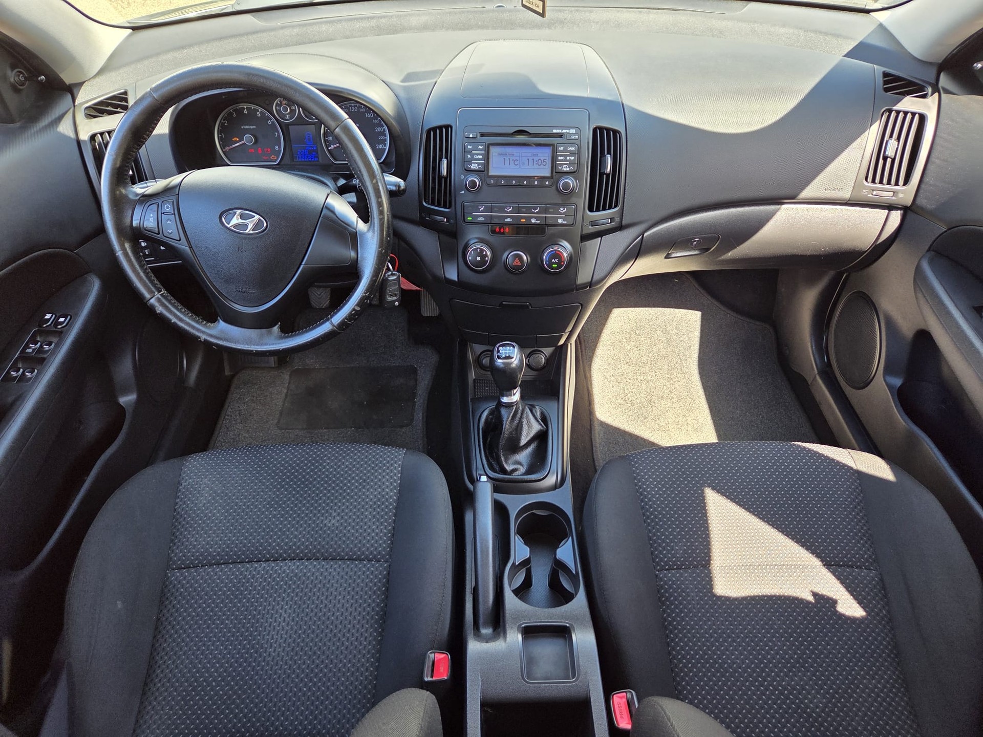 HYUNDAI i30 Wagon 1.4 Comfort ** Frish MFK ** Expertise & Service du jour **-image-5