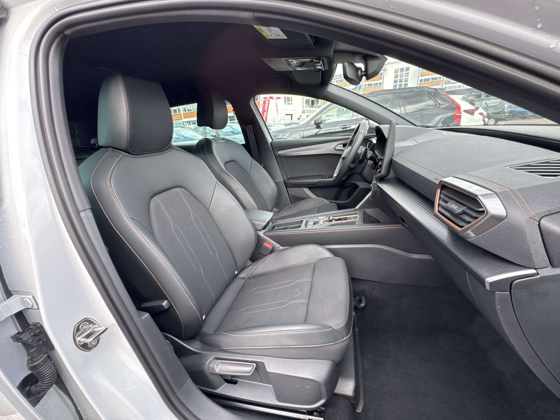 CUPRA LEON ST 1.5 eTSI DSG-Automat-image-12
