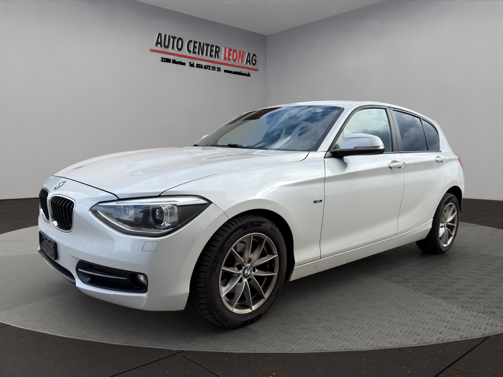 BMW 116i Sport Line Steptronic-showroom-element-1