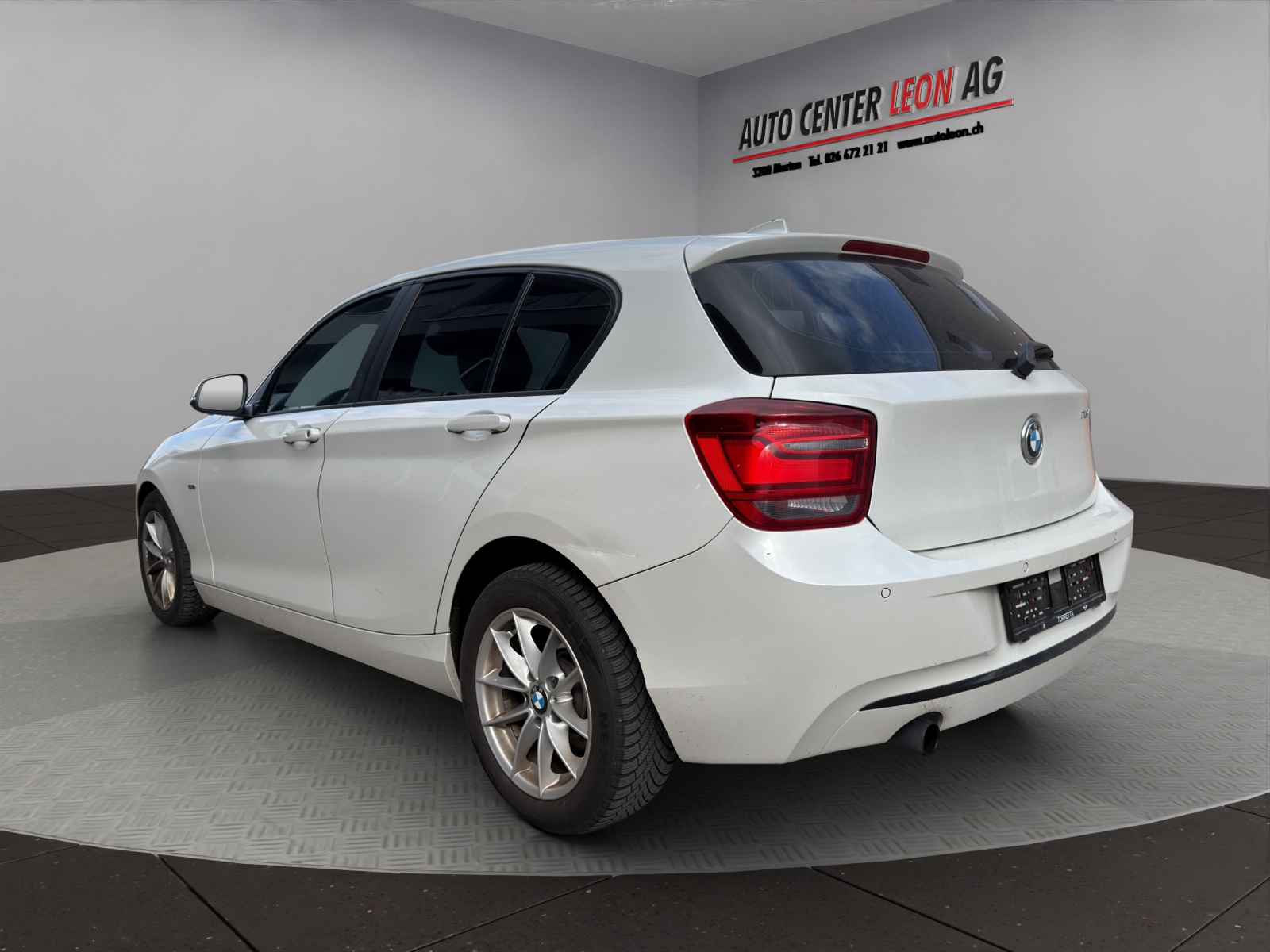 BMW 116i Sport Line Steptronic-showroom-element-3