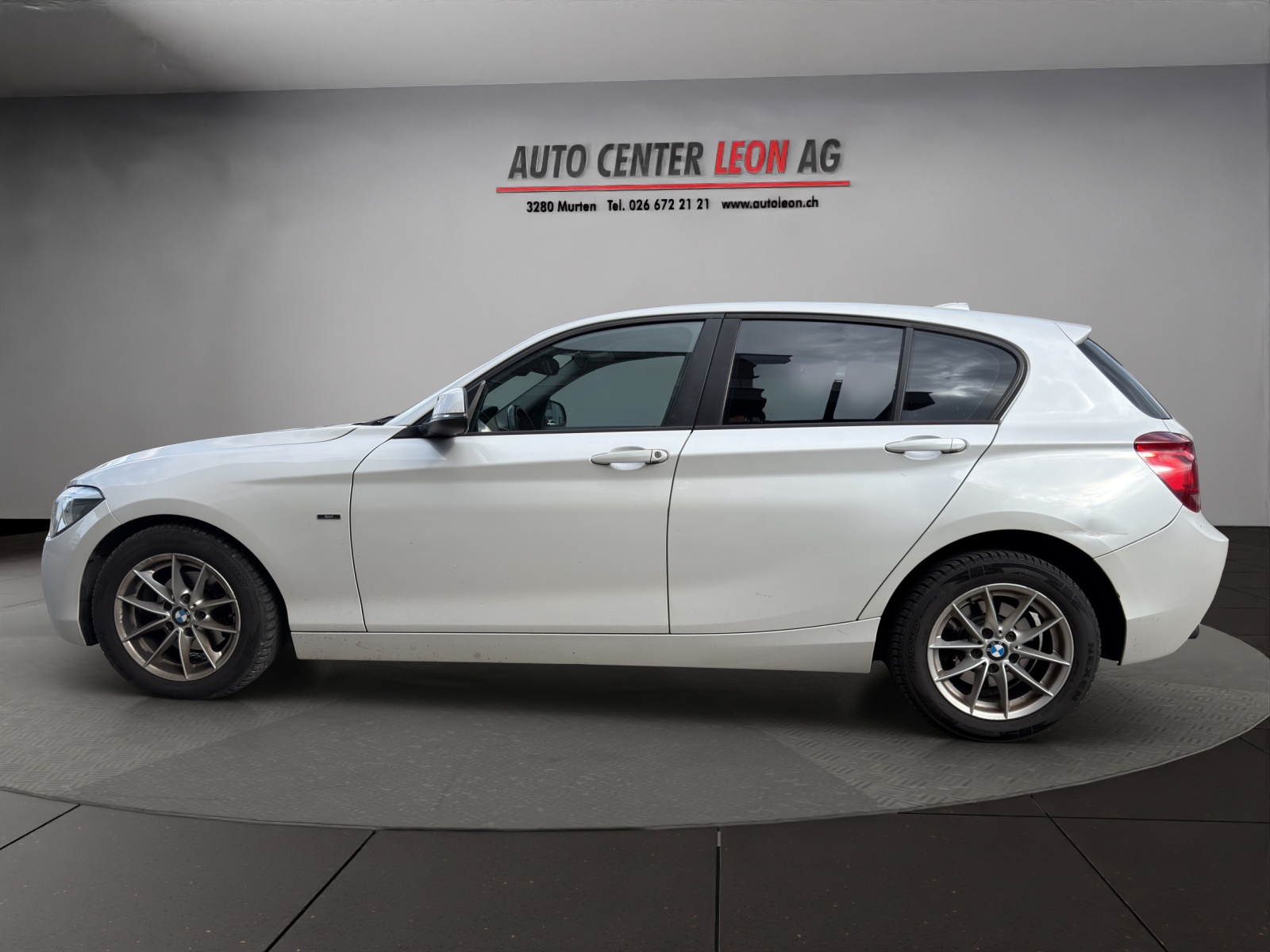 BMW 116i Sport Line Steptronic-showroom-element-2