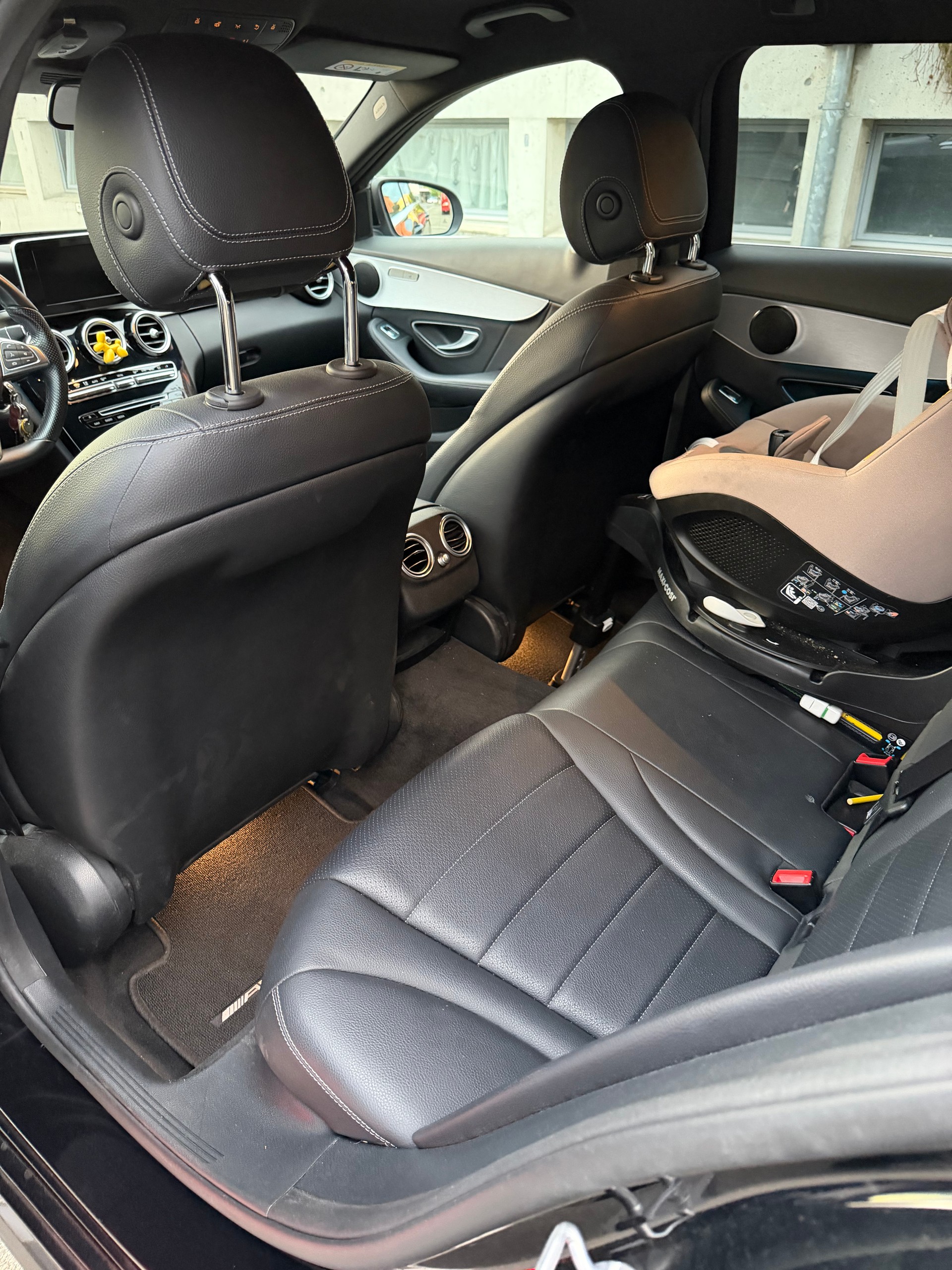 MERCEDES-BENZ C 200 AMG Line 4matic-image-5