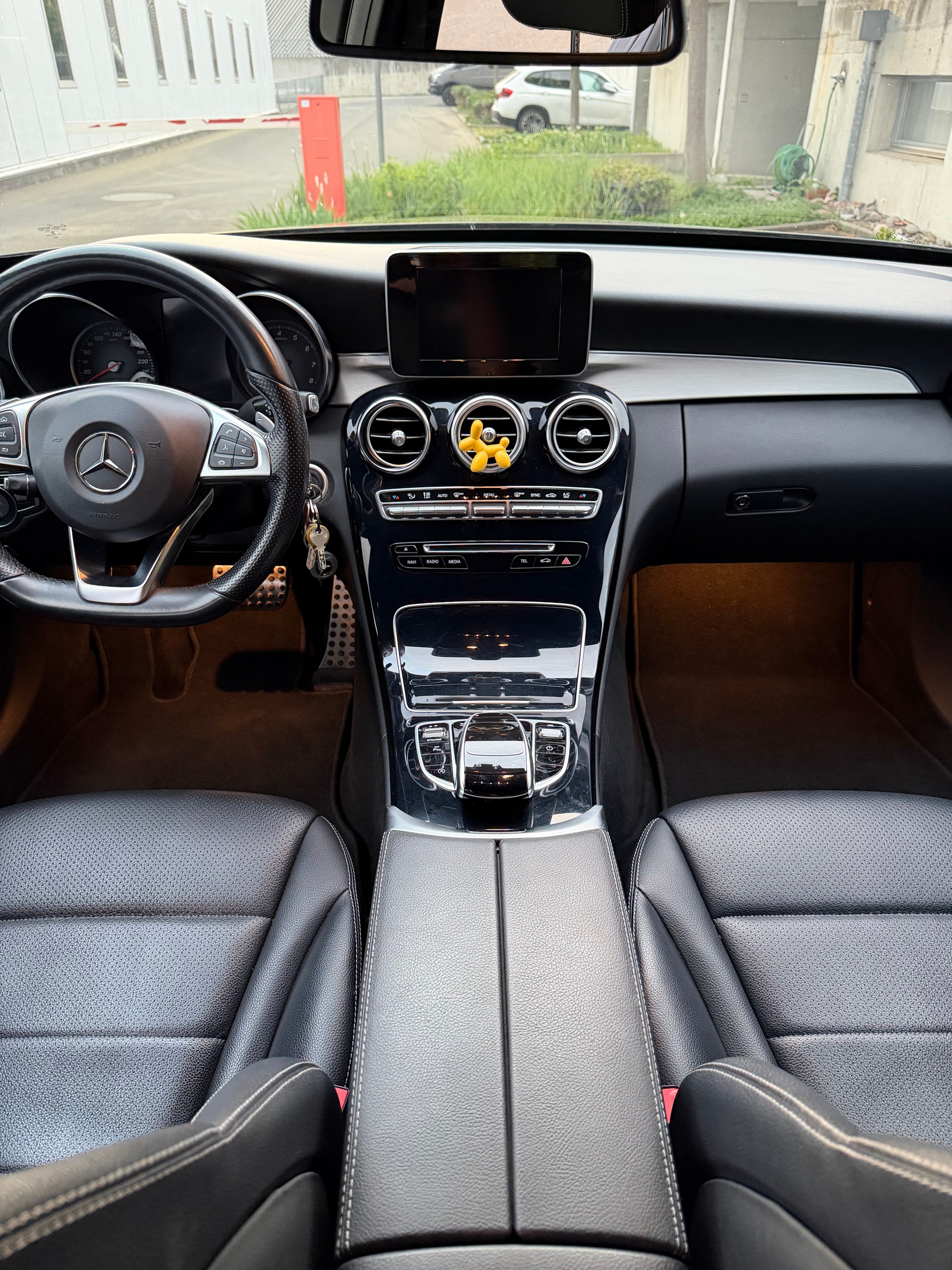 MERCEDES-BENZ C 200 AMG Line 4matic-image-4